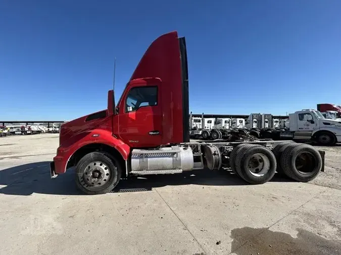 2017 KENWORTH T880