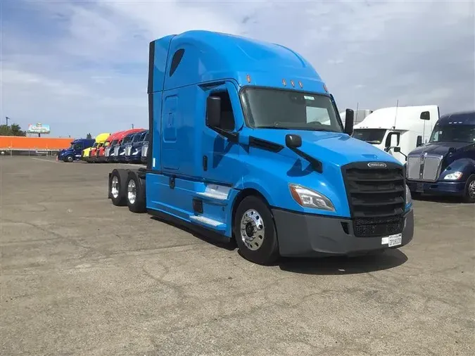 2021 FREIGHTLINER CA126