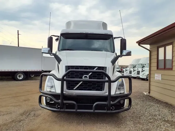 2020 VOLVO VNR64T-640