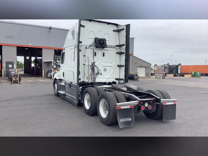2022 Freightliner Cascadia 126