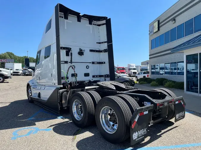 2026 VOLVO VNL64T860