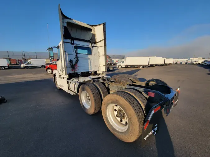 2017 VOLVO VNL64TRACTOR