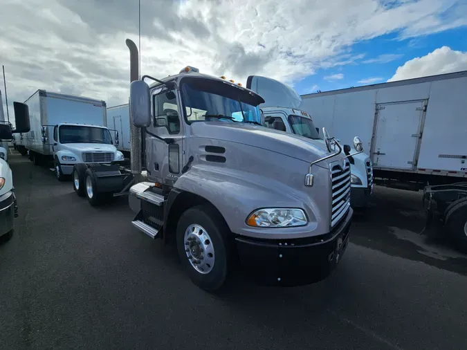 2017 MACK TRUCKS, INC. CXU600