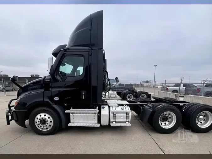 2022 FREIGHTLINER CASCADIA 116