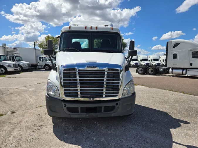 2015 FREIGHTLINER/MERCEDES CASCADIA 113