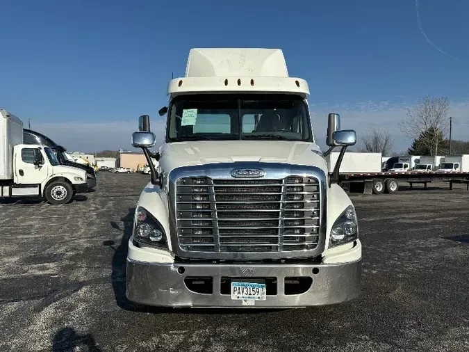 2018 Freightliner X12564ST