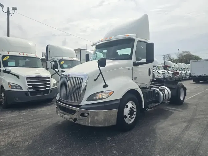 2019 NAVISTAR INTERNATIONAL RH613 DAYCAB S/A
