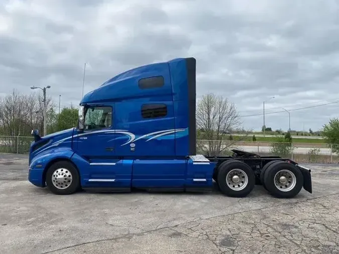 2022 Volvo VNL64T760