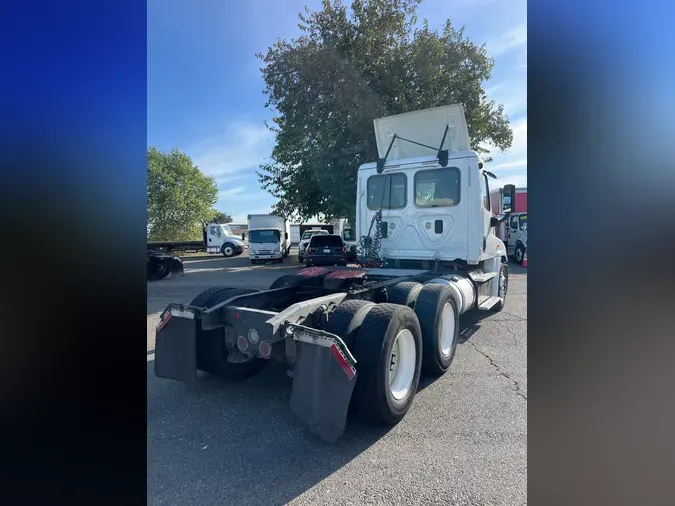 2017 FREIGHTLINER/MERCEDES CASCADIA 125