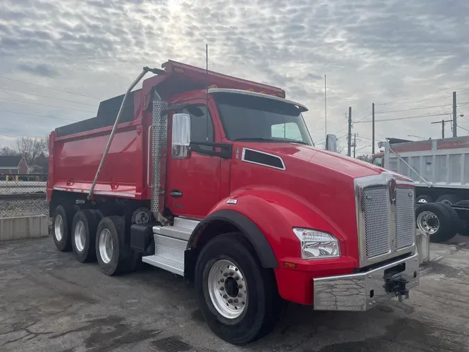 2023 Kenworth T880