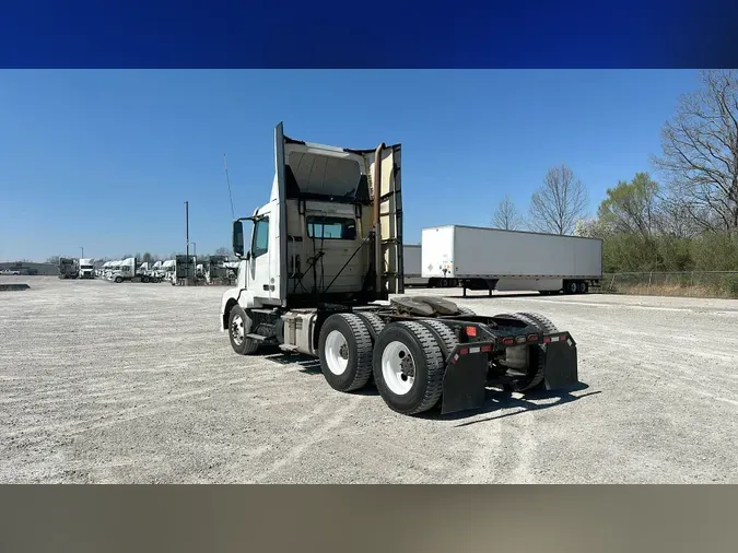 2015 Volvo VNL300