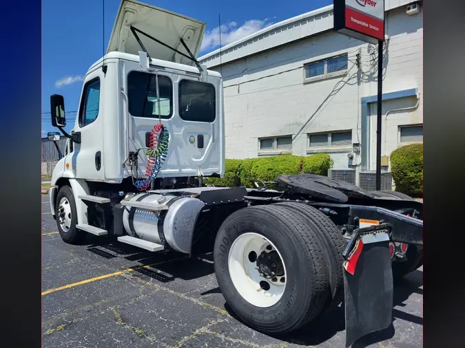 2016 FREIGHTLINER/MERCEDES CASCADIA 113