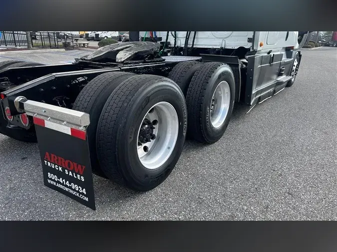 2021 FREIGHTLINER CA126