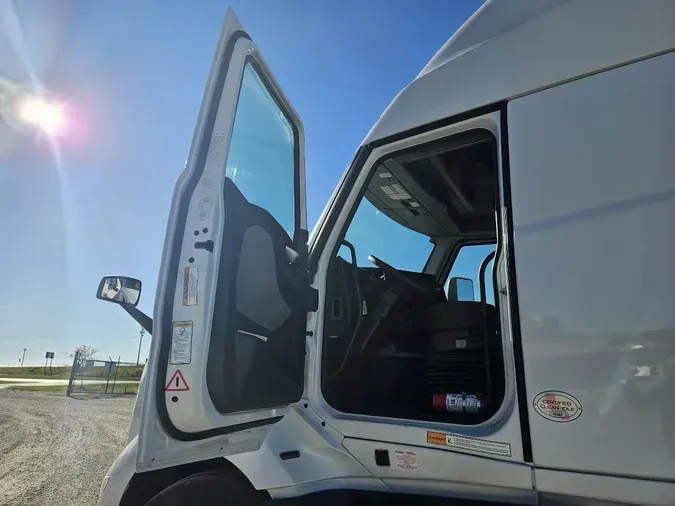 2026 VOLVO VNL64T860