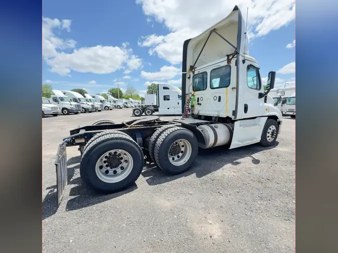 2019 FREIGHTLINER/MERCEDES CASCADIA 125