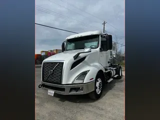 2019 VOLVO VNL42T 300