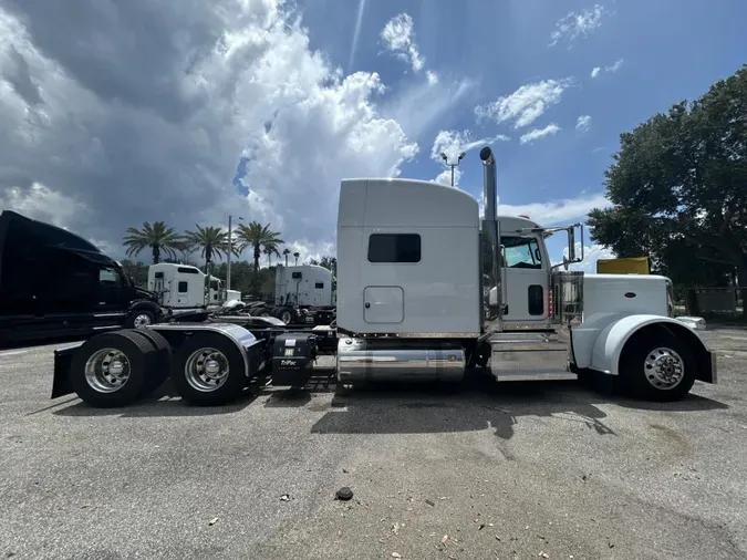 2023 Peterbilt 389