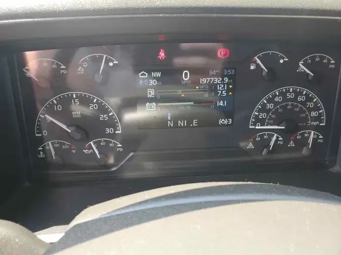 2023 VOLVO VNL64T740