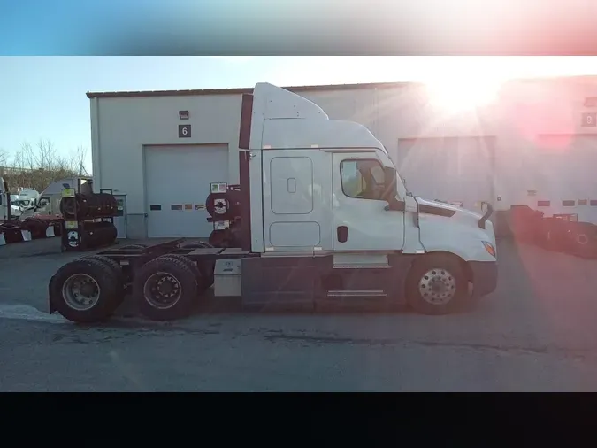 2022 Freightliner Cascadia 126