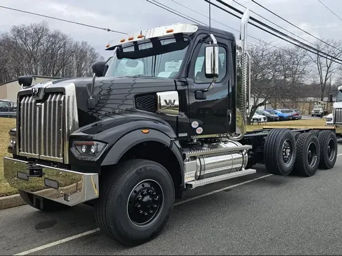 2025 WESTERN STAR 49X