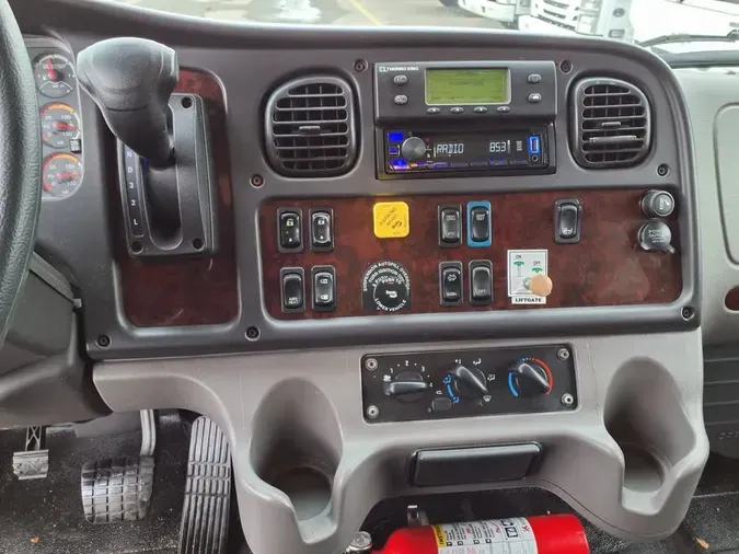 2020 FREIGHTLINER/MERCEDES M2 106