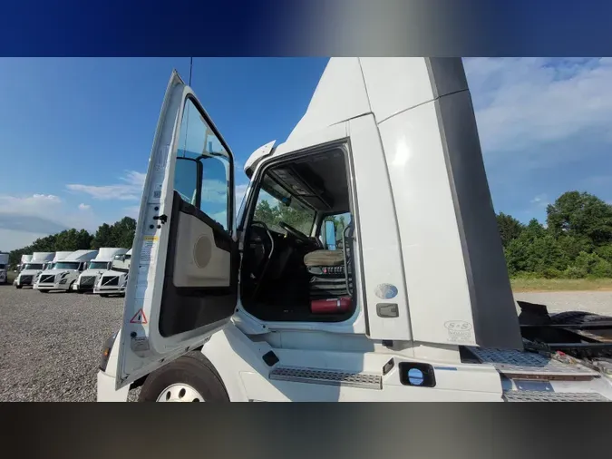 2018 Volvo VNL300