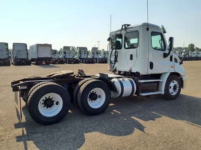 2016 FREIGHTLINER/MERCEDES CASCADIA 113