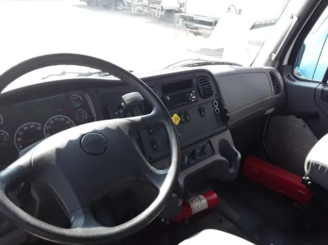 2018 FREIGHTLINER M2 106