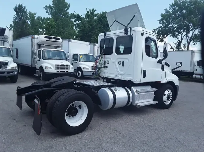 2020 FREIGHTLINER NEW CASCADIA 126