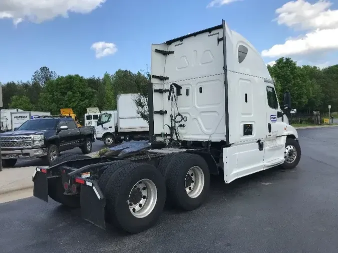 2018 Freightliner X12564ST