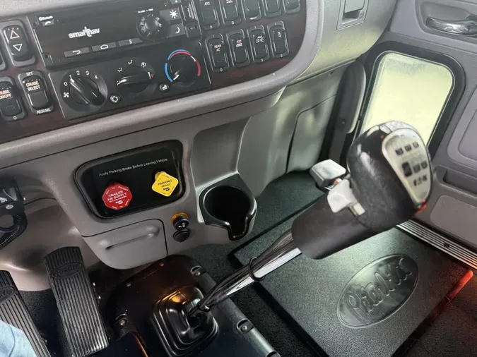 2022 Peterbilt 389