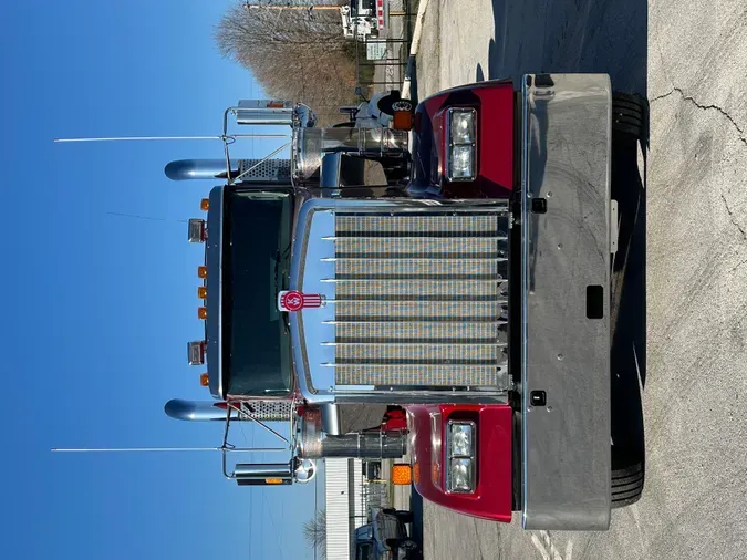 2025 Kenworth W900