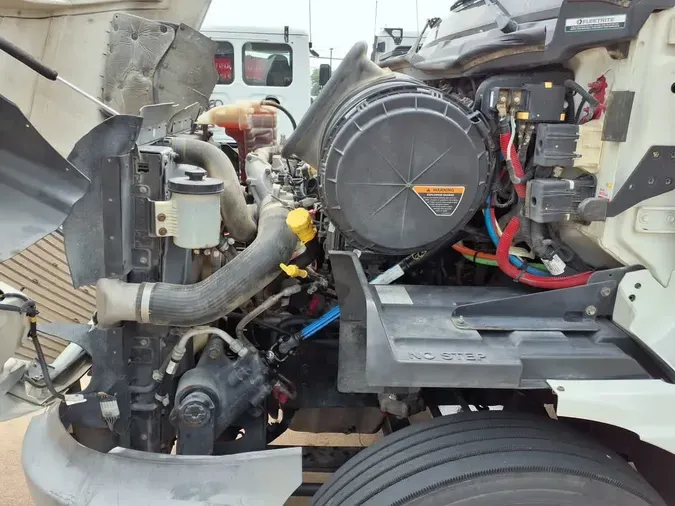 2019 NAVISTAR INTERNATIONAL RH613 DAYCAB S/A