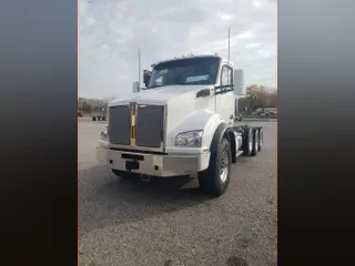 2025 Kenworth T880