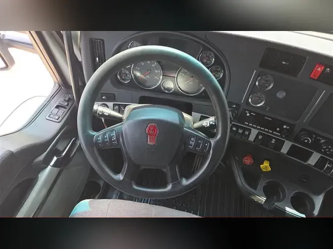 2022 KENWORTH T880