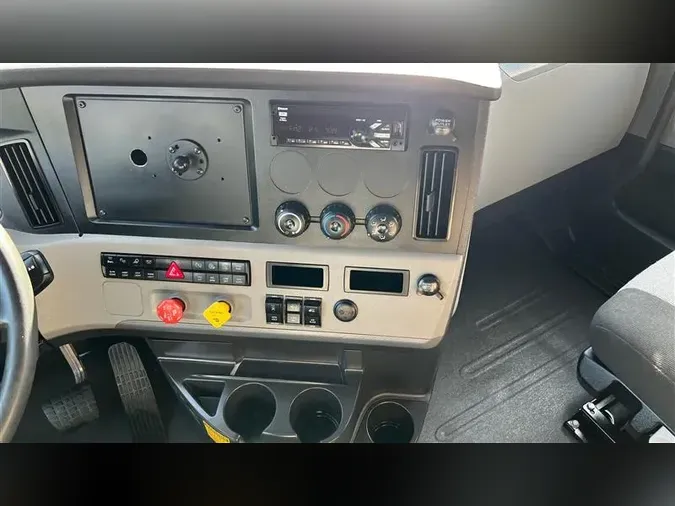 2020 FREIGHTLINER CA1264efd4884ae42ab5fe40103a965850fef