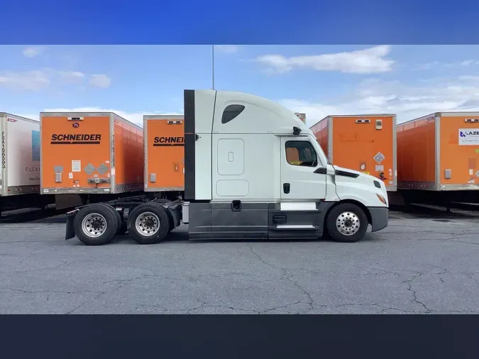 2022 Freightliner Cascadia 126