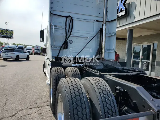 2019 VOLVO VNL64T760