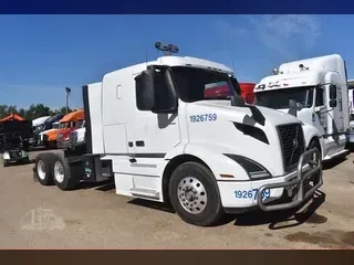 2020 VOLVO VNR62T400