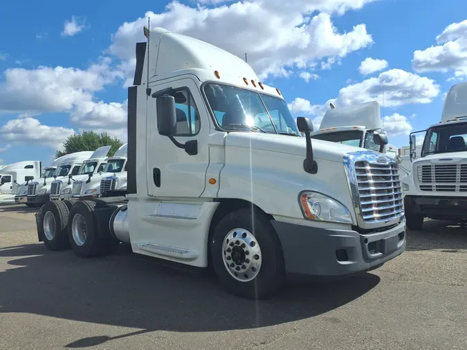 2015 FREIGHTLINER/MERCEDES CASCADIA 125