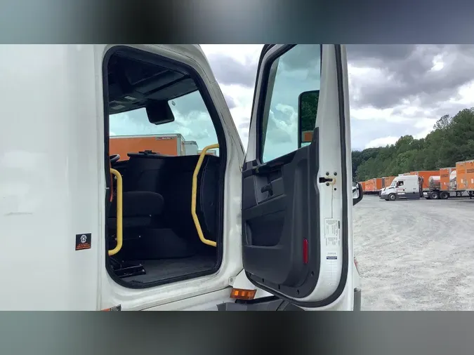 2023 Freightliner Cascadia 126