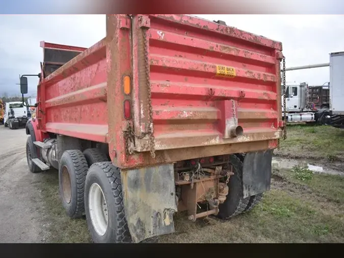 2011 FREIGHTLINER BUSINESS CLASS M2 112