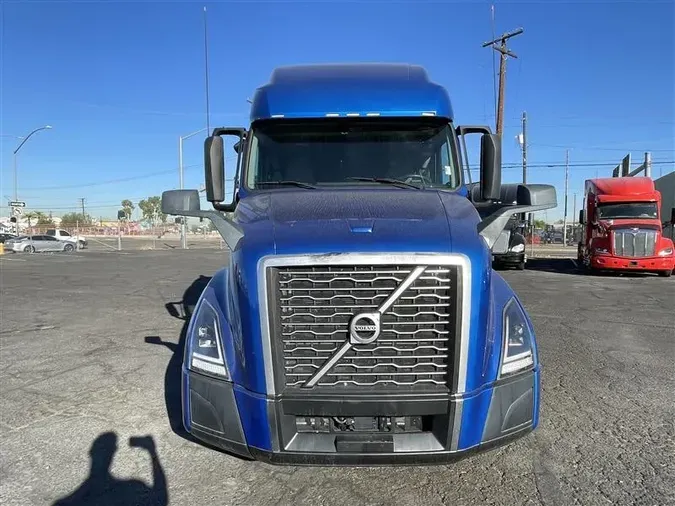 2020 VOLVO VNL760