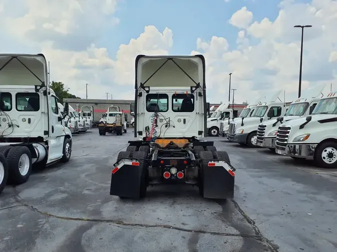 2019 FREIGHTLINER/MERCEDES CASCADIA 125