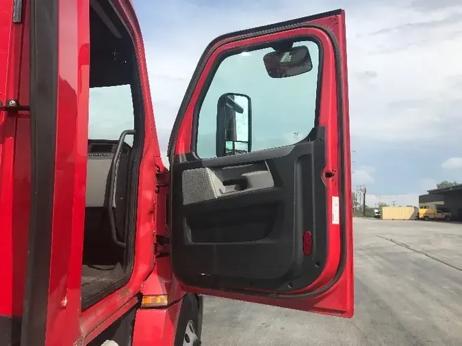 2018 Freightliner T12664ST