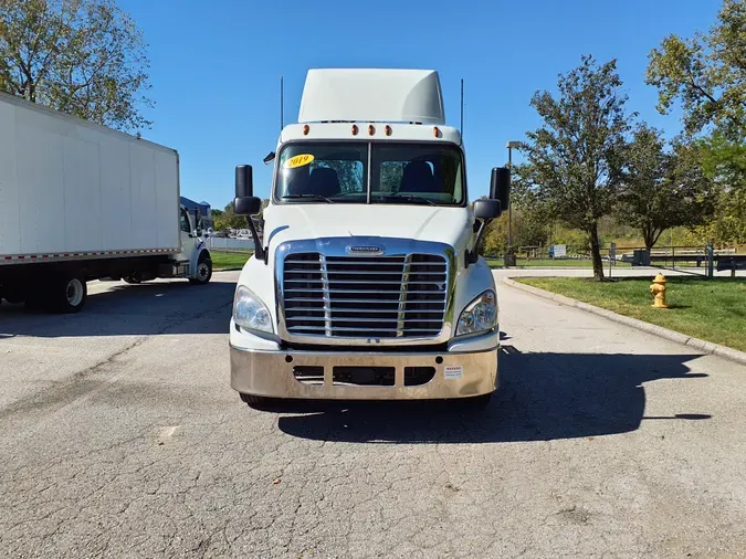 2019 FREIGHTLINER/MERCEDES CASCADIA 125