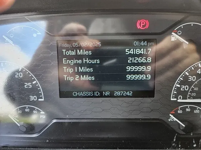 2022 VOLVO VNL64T860