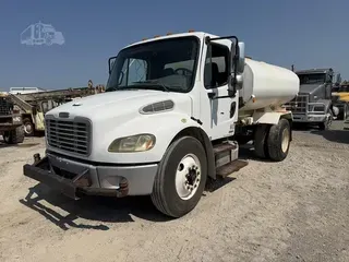 2006 FREIGHTLINER BUSINESS CLASS M2 106
