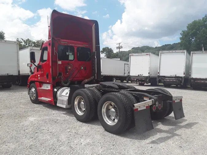 2018 FREIGHTLINER/MERCEDES CASCADIA 125