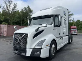 2021 VOLVO VNL860